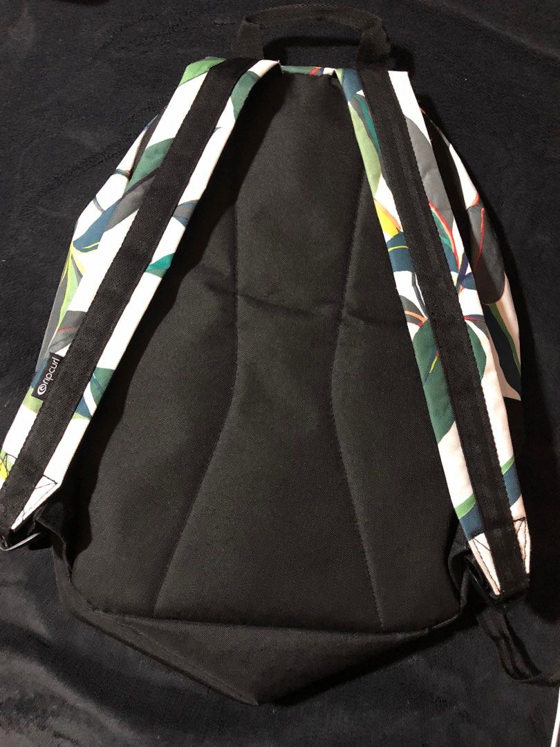 Ripcurl backpack (Category: Backpacks) located in Singapore. Submitted by emilynaa (Listing ID 1237459799, Image 3). Description: .