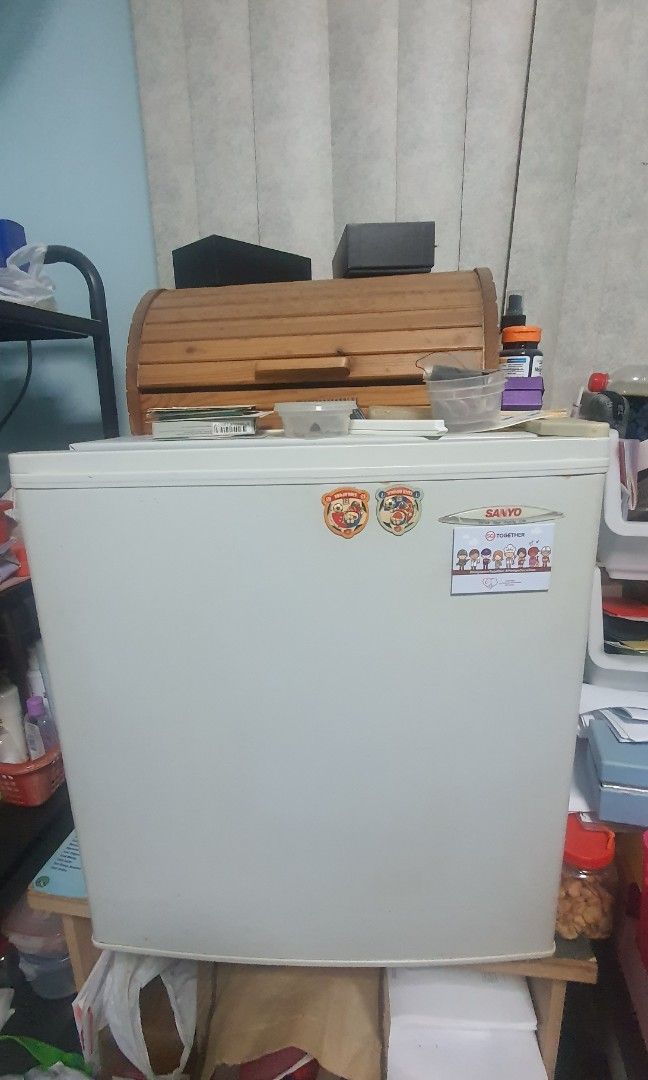 Sanyo Mini Bar Fridge 58 litre, TV & Home Appliances, Kitchen