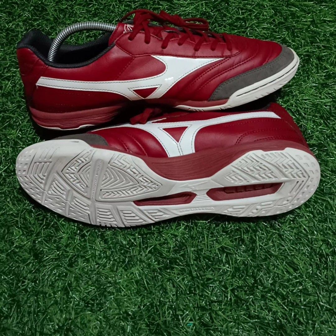 Sepatu futsal mizuno morelia classic in Olah Raga Perlengkapan