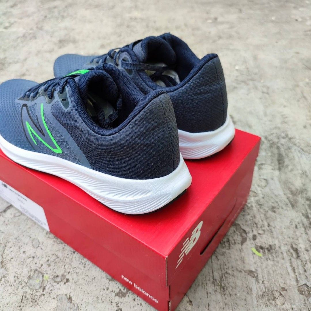 Sepatu New Balance, Fesyen Pria, Sepatu Sneakers di Carousell