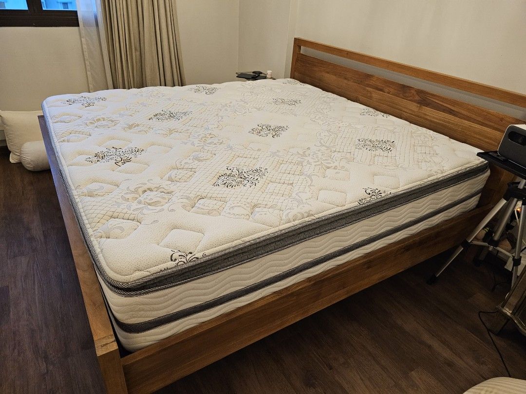 Simmons Beautyrest MBS Suite King size mattress, Furniture & Home