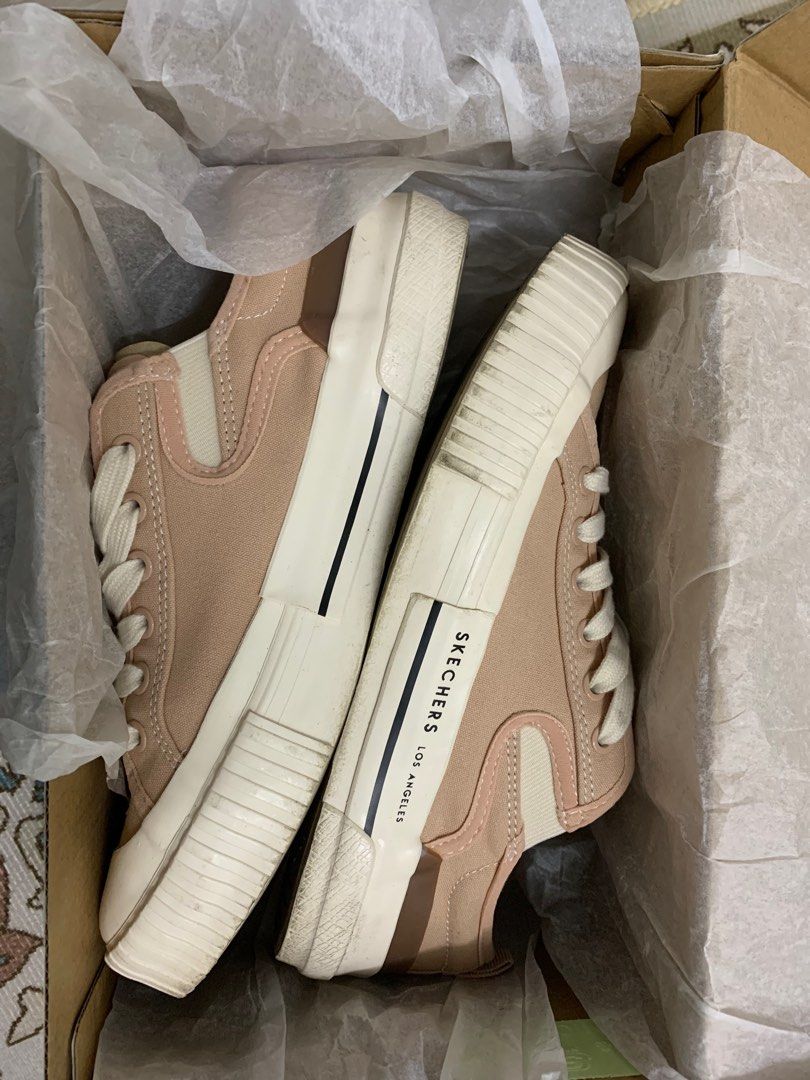 Skechers new moon store