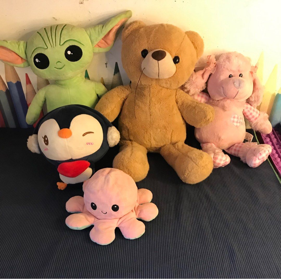 Assorted bundle Stuffed toys (Category: Plushies & Soft Toys) located in Quezon City. Submitted by oreo0505 (Listing ID 1237356343, Image 1). Description: Preloved Outgrown toys .