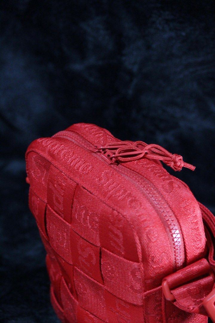 Supreme Woven Shoulder Bag Red 新品袋などはつきますか