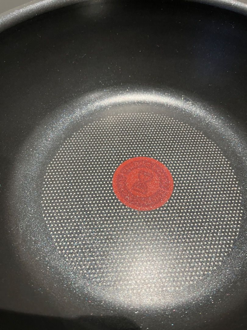 Tefal pan 2025cm like new!, Furniture & Home Living, Kitchenware