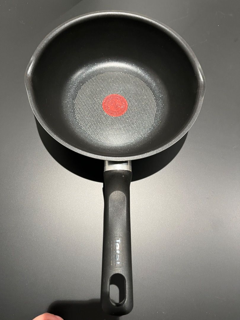 Tefal pan 2025cm like new!, Furniture & Home Living, Kitchenware