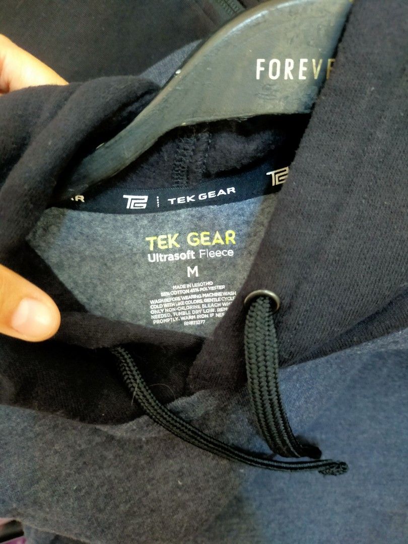 Tek Gear Black / Gray Ultrasoft Fleece Pullover Hoodie, Men's Fashion,  Coats, Jackets and Outerwear on Carousell