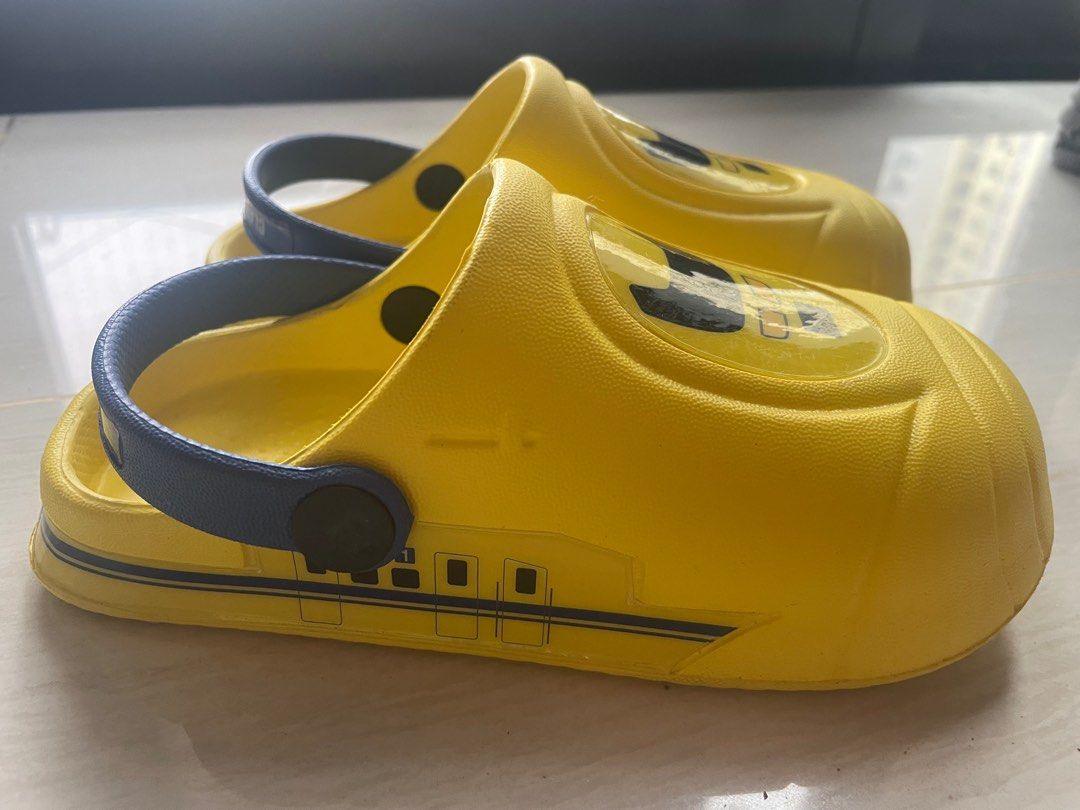 Girls crocs clearance size 1
