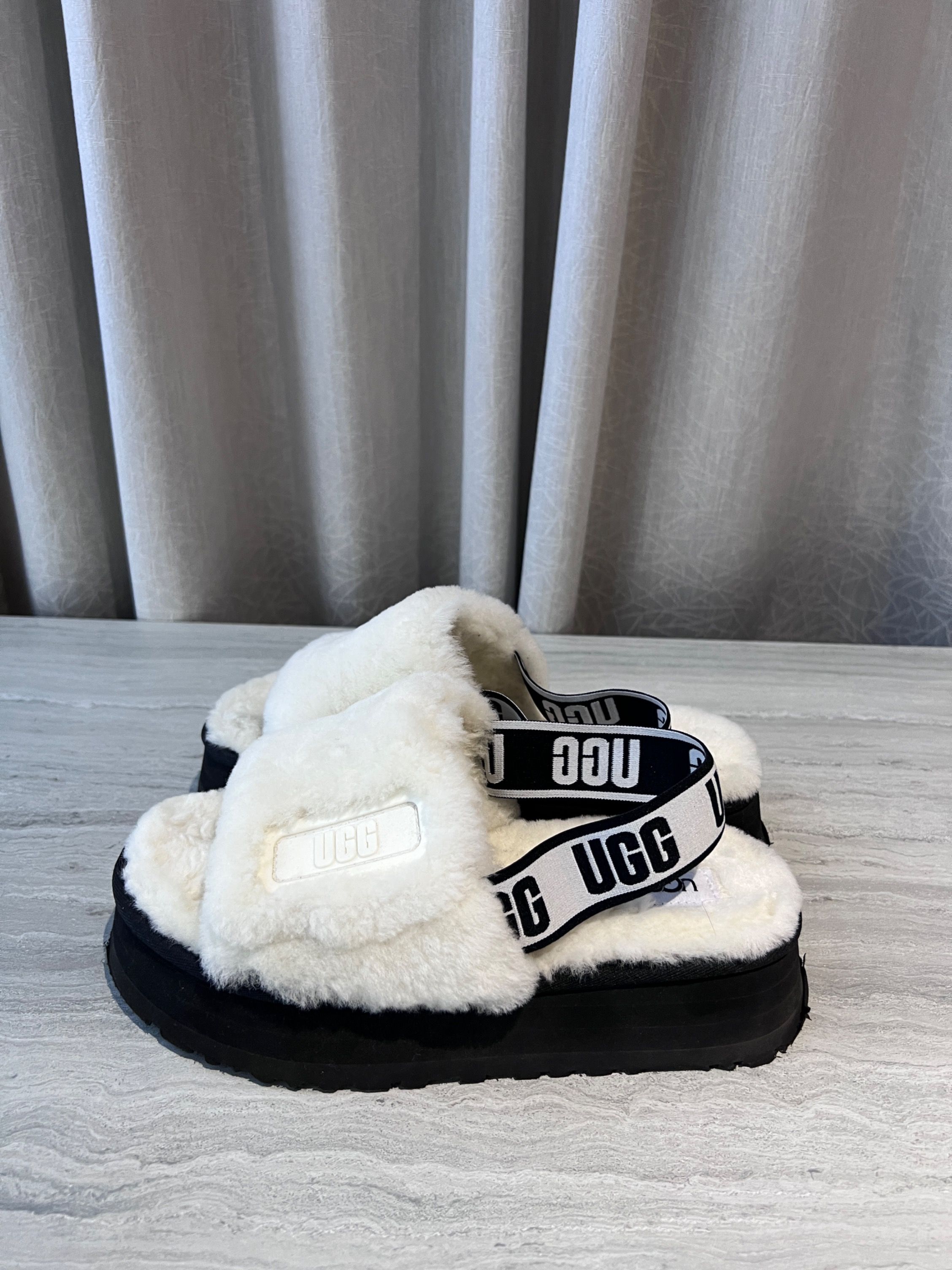 Furry top slides ugg