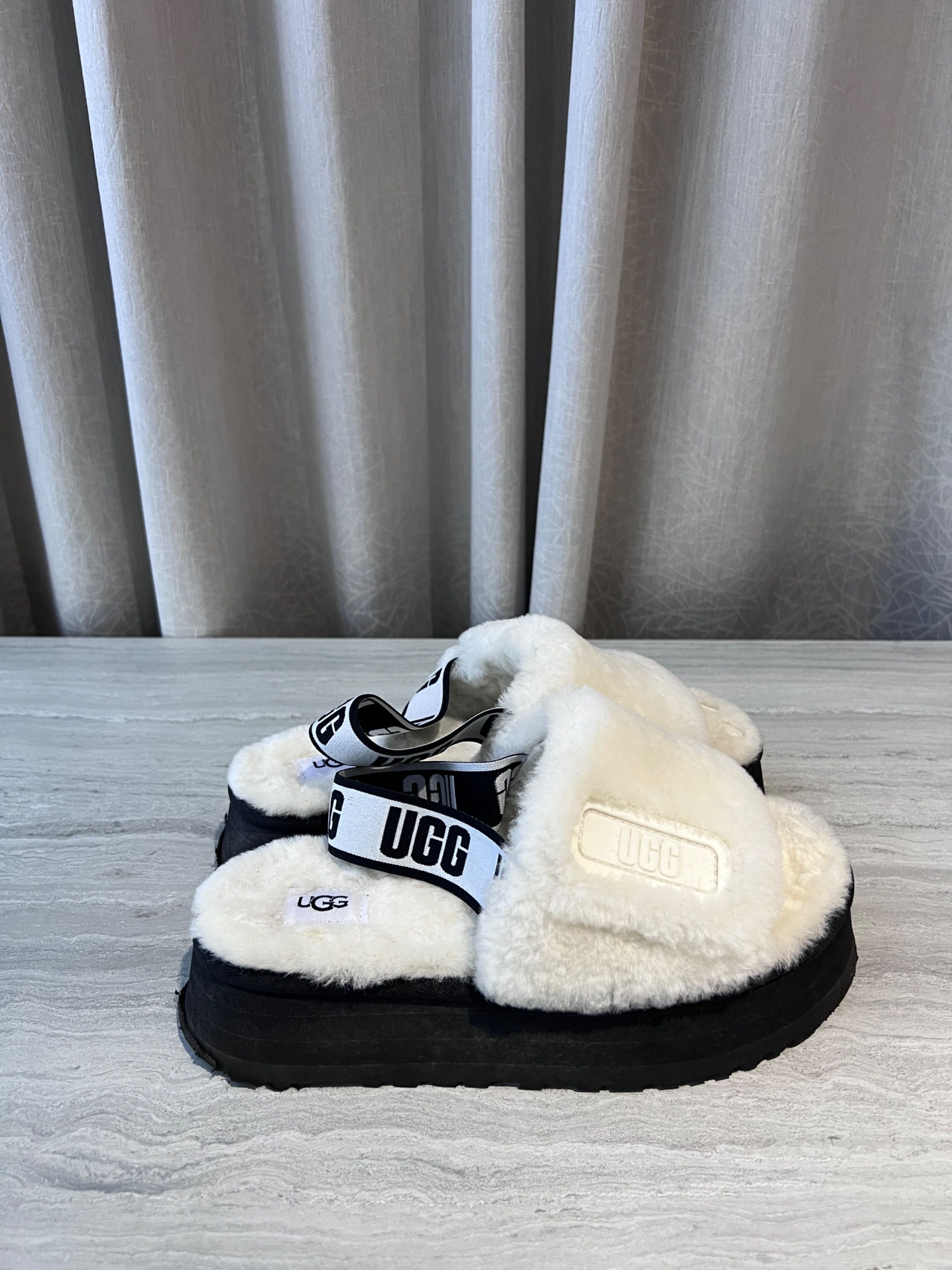 Furry slides hotsell uggs