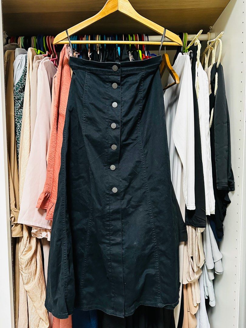 Uniqlo chino store front button skirt