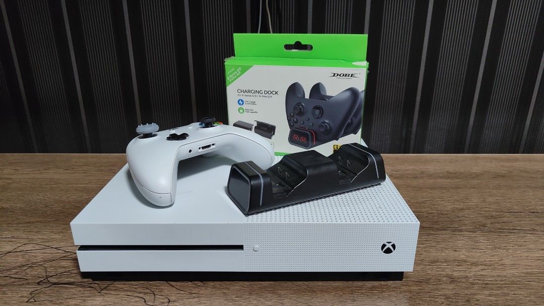 USED XBOX One S 1TB Video Gaming Video Game Consoles Xbox on