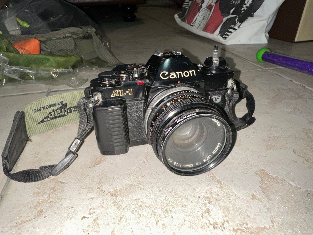 Vintage Canon Camera ( not working and prop only), Photography, Cameras