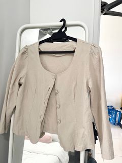 (Category: ) located in . Submitted by belikemepreloved (Listing ID 1237385157, Image 1). Description: .