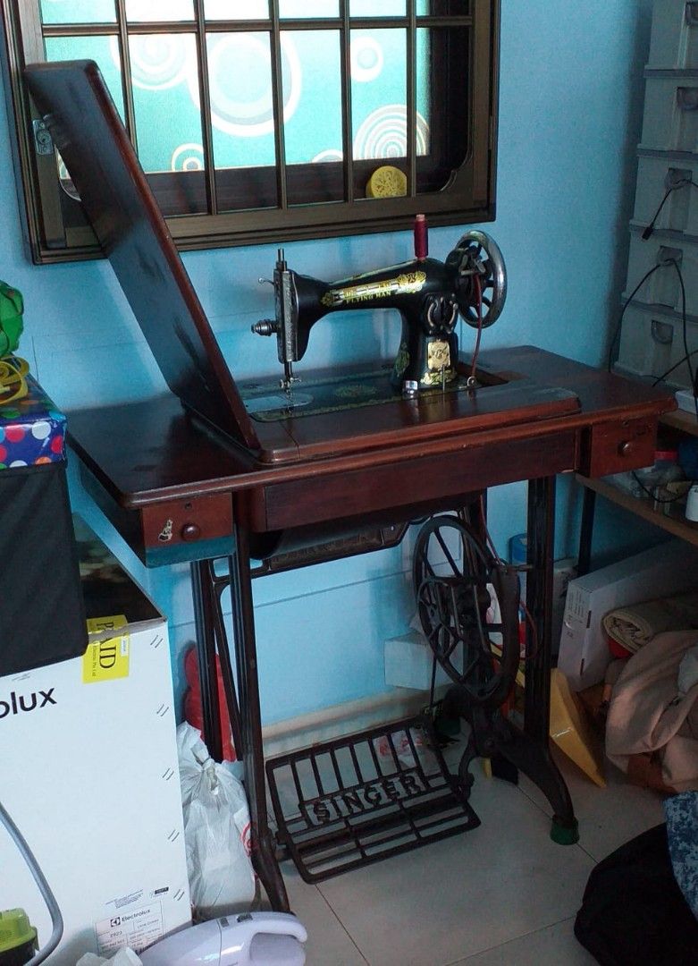 Vintage sewing machine not working, TV & Home Appliances, Other Home