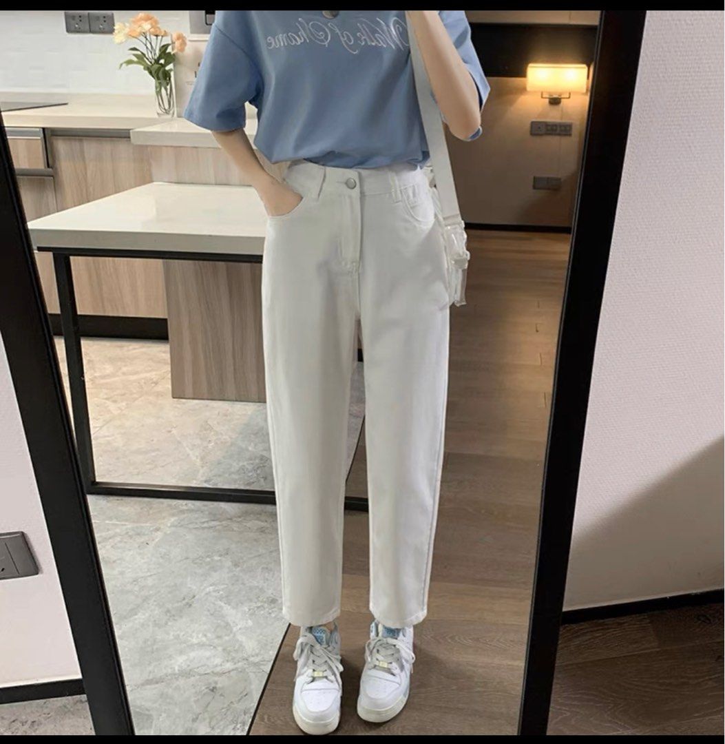 Girls in white jeans discount