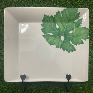 Yamaka Shinya Tasaki Porcelain Handpainted Green Leaf Footed Large Serving Decorative Plate Tray with Backstamp 10.5” x 9” inches - P399.00