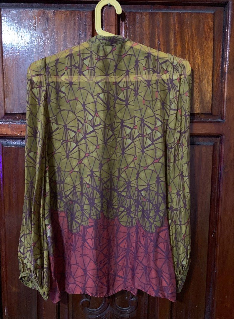 Zara Printed Top (Category: Blouses) located in Makati City. Submitted by Prettynette (Listing ID 1237513025, Image 3). Description: Good condition No flaw.
