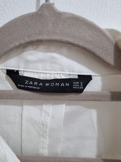 Zara woman shirt, hampir ga pernah dipakai, tp sudah lama beli jual murah saja krn ga kepake keburu ga muat. As it is.harga no nego.NO SHOPEE NO TOKPED,, no nego, blm ongkir