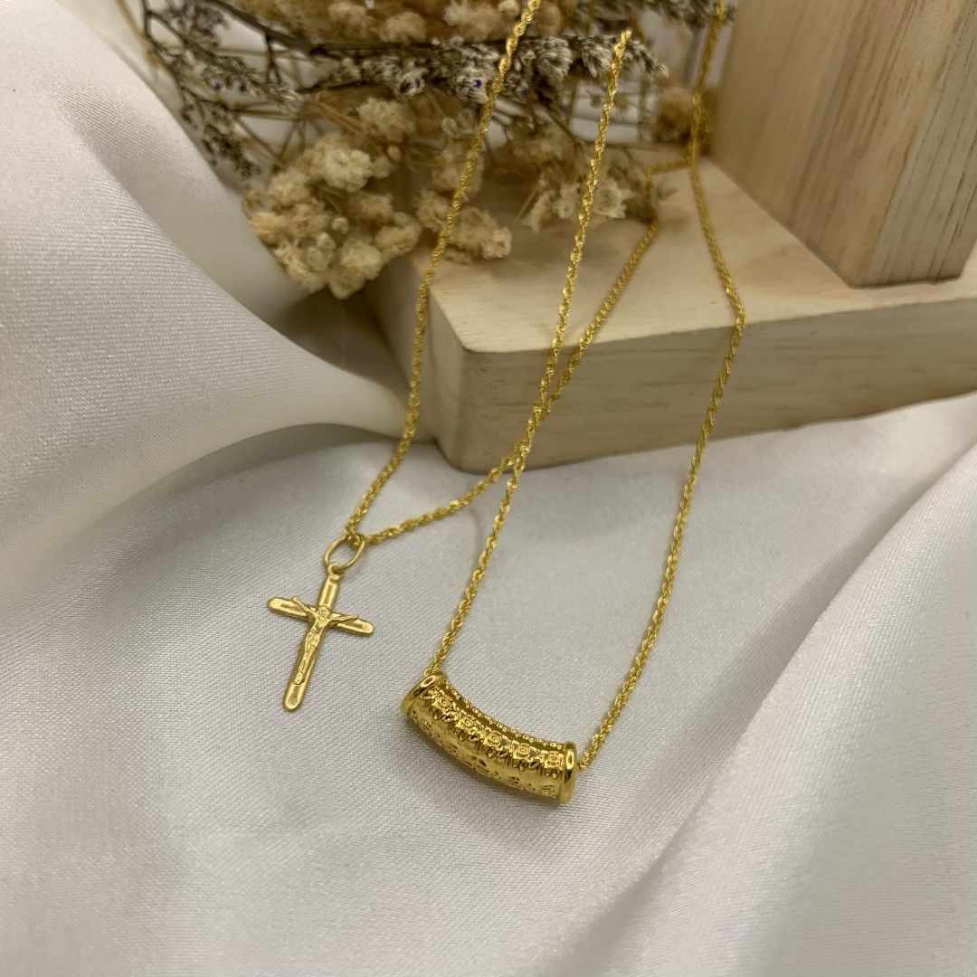 V Necklace Saudi 18k Gold, Women's Fashion, Jewelry & Organizers, Necklaces  on Carousell