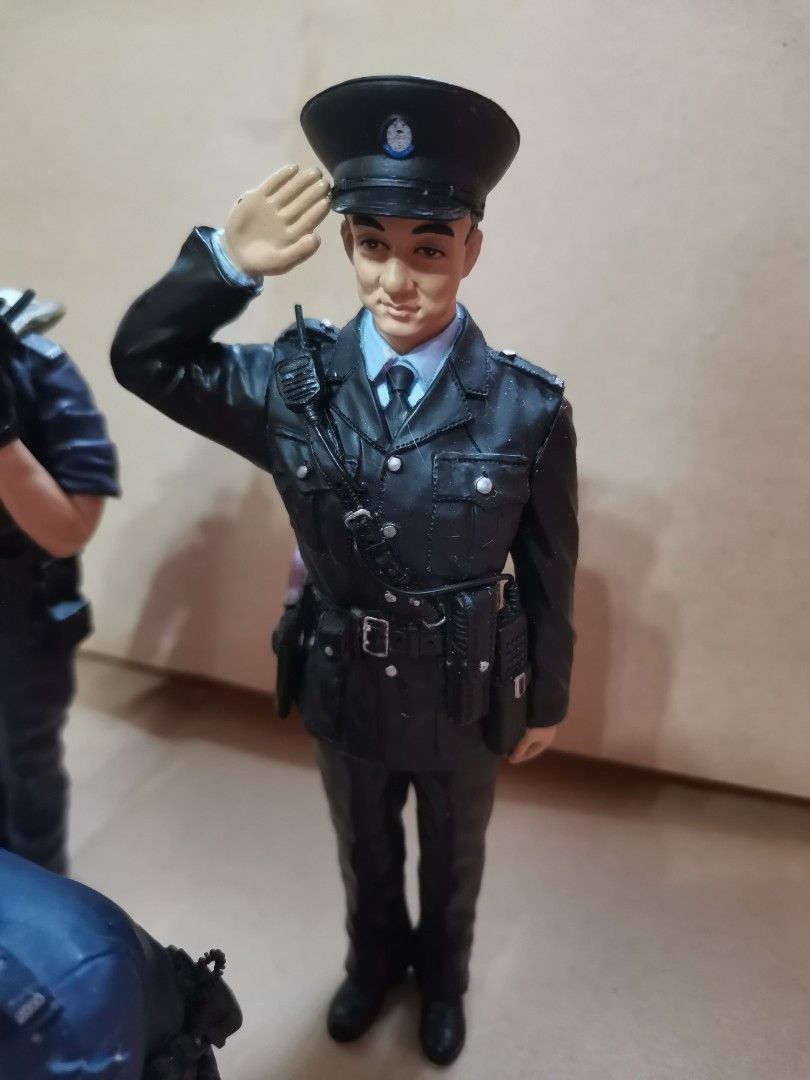 警察公仔5個, 興趣及遊戲, 玩具 & 遊戲類 - Carousell