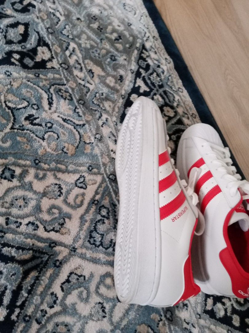 Superstar 2 store red and white