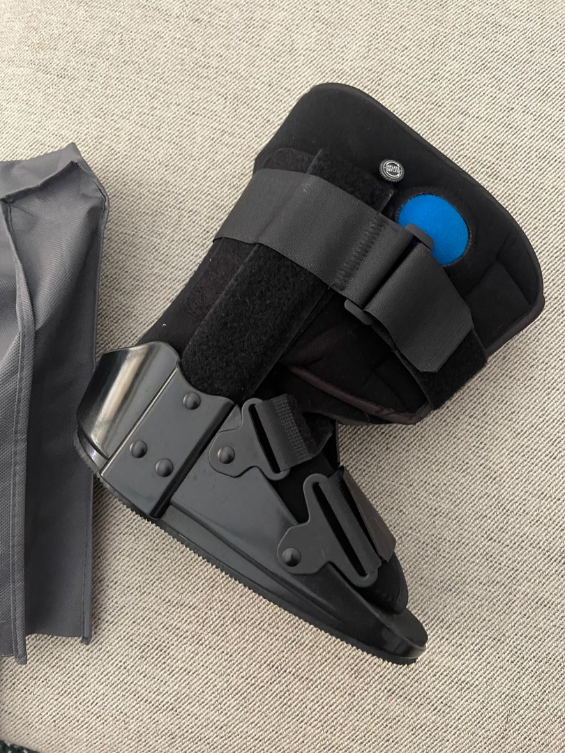 Aircast Boot, Health & Nutrition, Braces, Support & Protection on Carousell