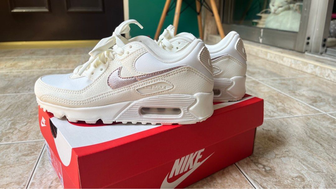 BNIB Women s Nike Air Max 90 Women s Fashion Footwear Sneakers