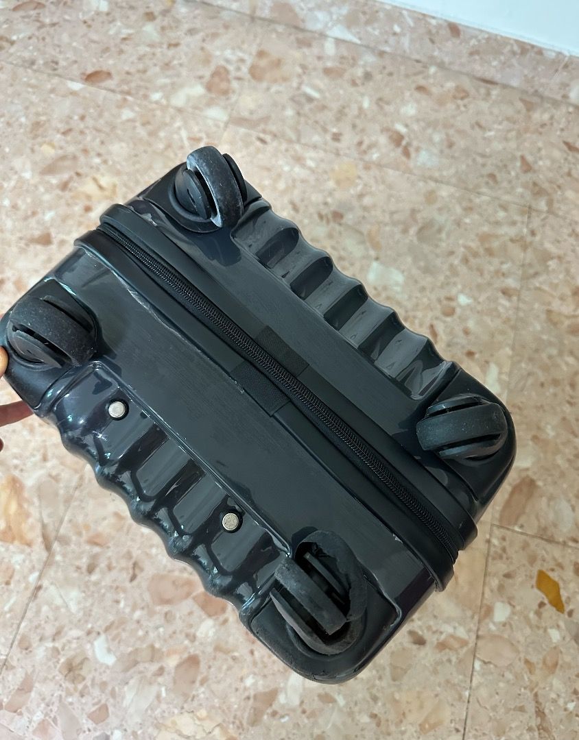 American Tourister cabin bag /luggage, Hobbies & Toys, Travel, Luggage