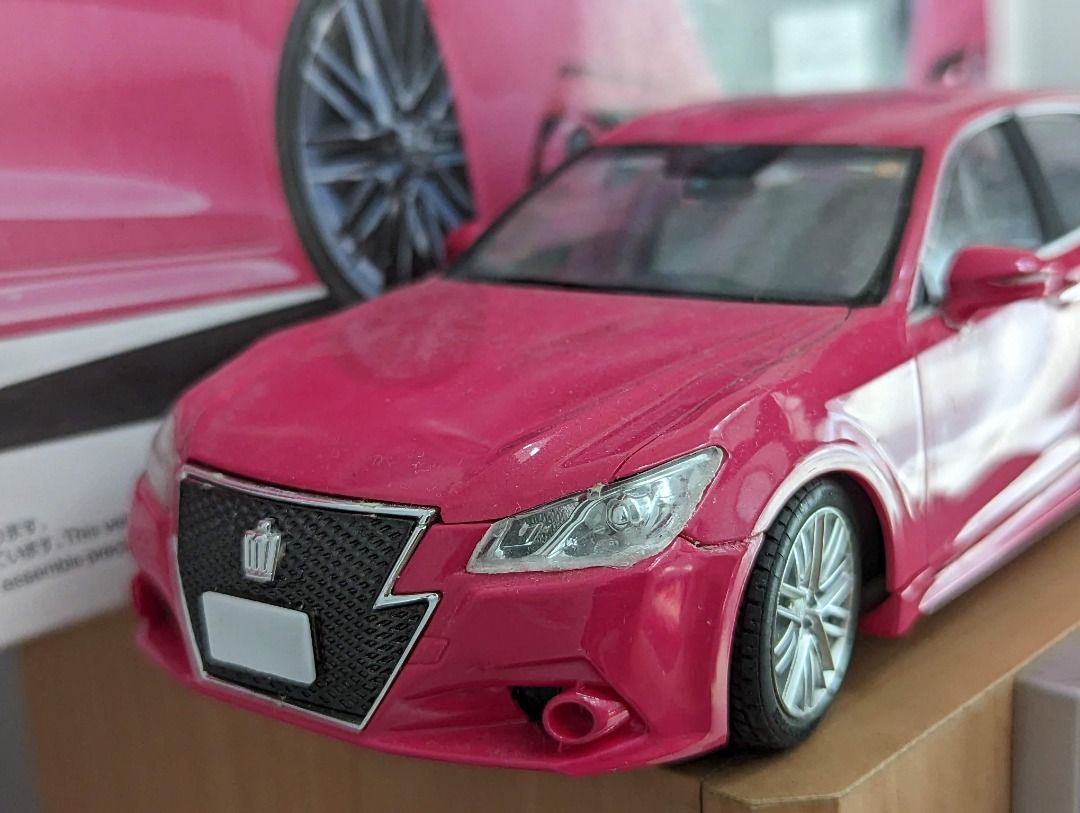 Aoshima Toyota Crown Athlete AWS210 Pink Pre Painted 1/24 Aoshima Toyota Crown Athlete AWS210 Pink Pre Painted 1/24