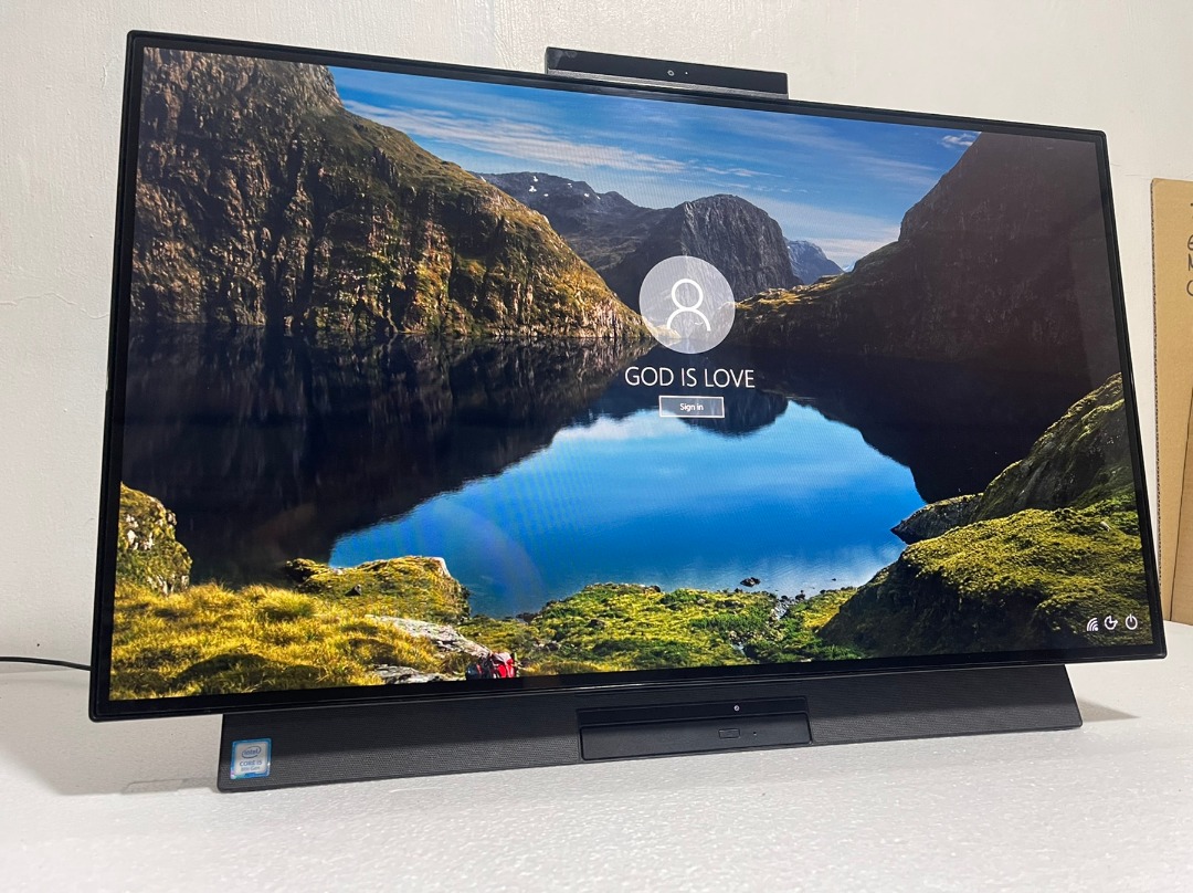 BORDERLESS ALL IN ONE PC NEC Japan Brand Core i5 8th Gen / 16gb RAM