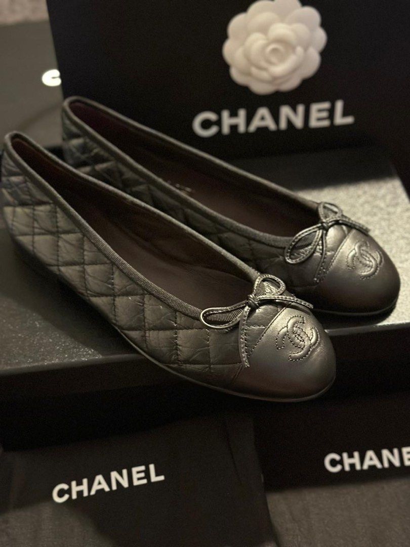 Chanel black quilted flats outlet
