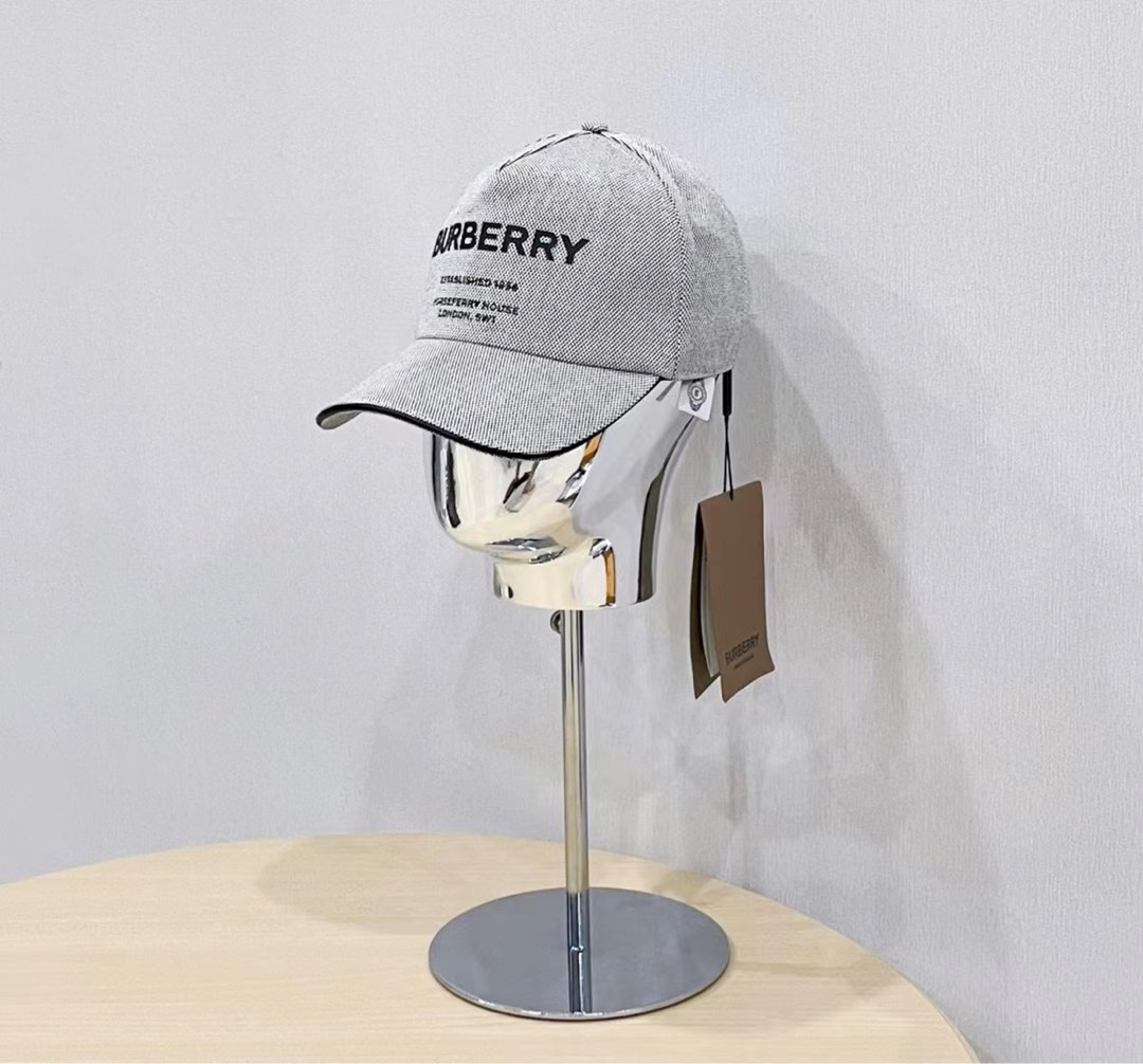 Burberry 帽子, 名牌精品, 精品配件在旋轉拍賣