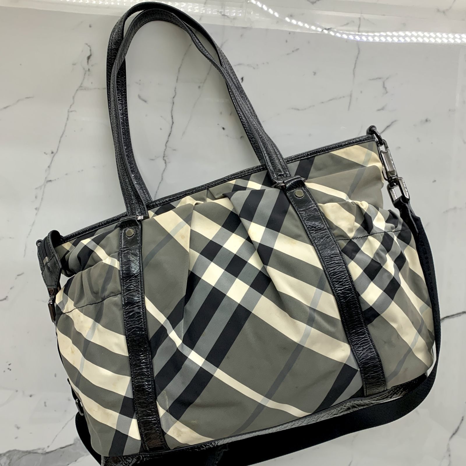 Burberry black and white check handbag best sale