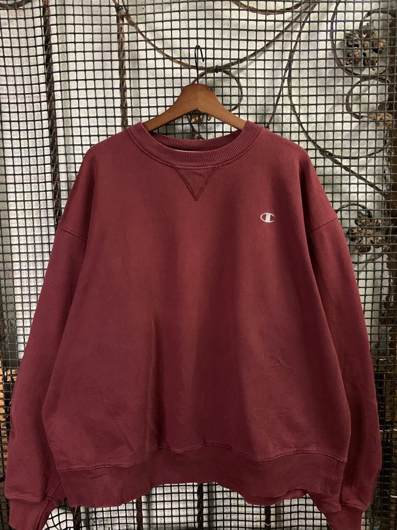 Champion small sales logo sweatshirt
