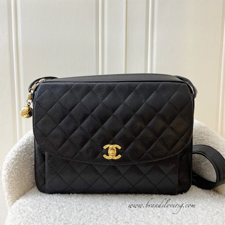 Chanel Vintage Large Camera Bag in Black Caviar and 24K GHW, Luxury, Bags &  Wallets on Carousell