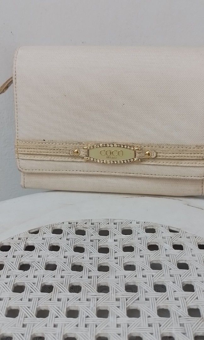 Coco milano wallet (Category: Wallets & Card holders) located in Taguig. Submitted by madisam (Listing ID 1237572070, Image 1). Description: preloved likenew nylon size : 5 inches high 6 inches wide.