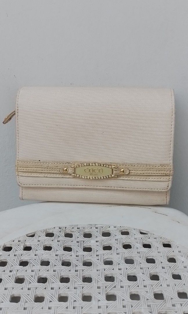 Coco milano wallet (Category: Wallets & Card holders) located in Taguig. Submitted by madisam (Listing ID 1237572070, Image 2). Description: preloved likenew nylon size : 5 inches high 6 inches wide.