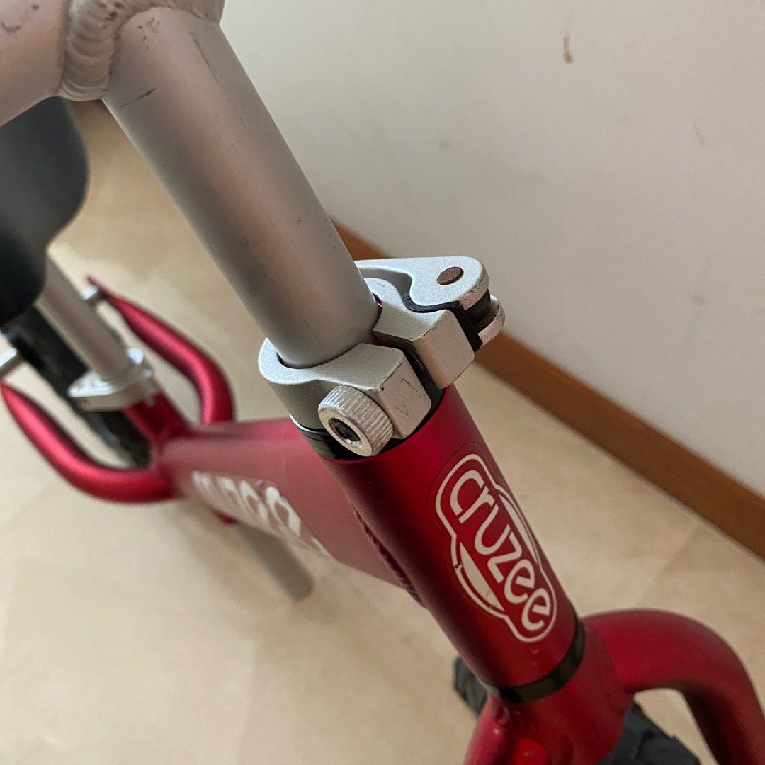Cruzee Balance Bike (long seat post), Sports Equipment, Bicycles