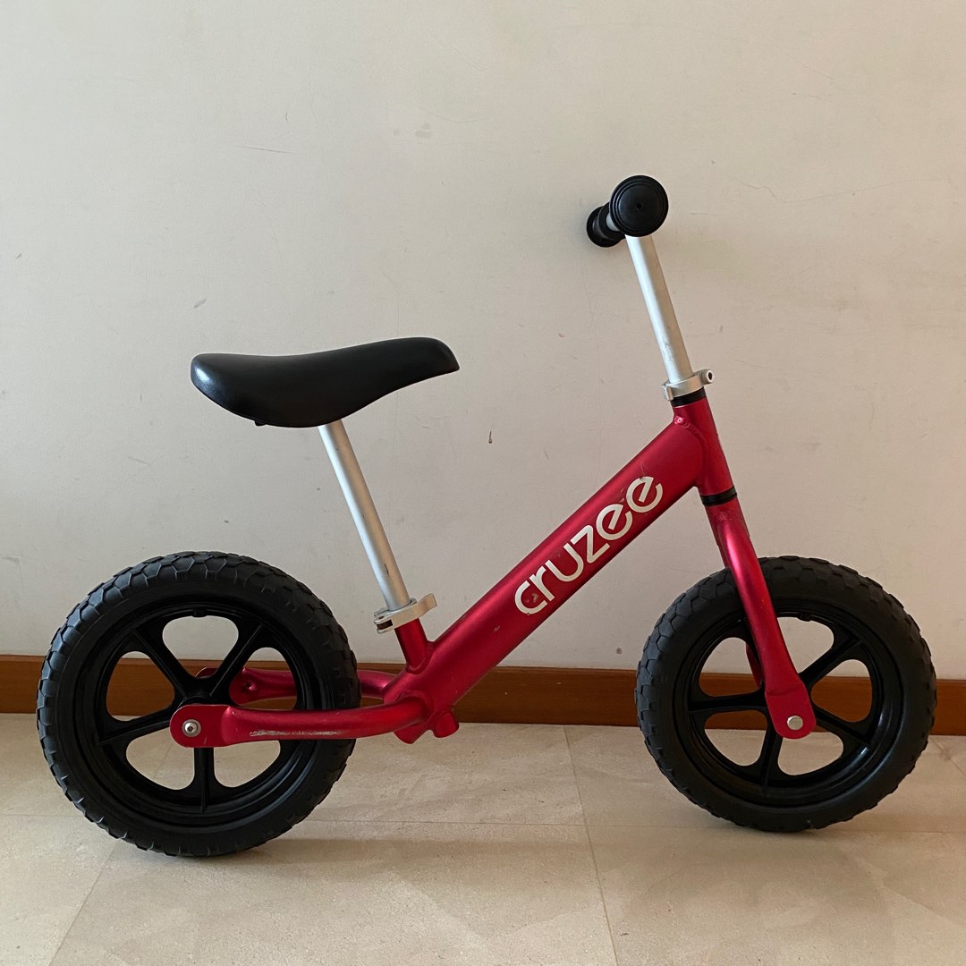 Cruzee Balance Bike (long seat post), Sports Equipment, Bicycles