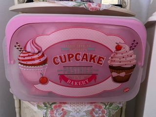  Tupperware Brand Rectangular Cake Taker - Dishwasher Safe & BPA  Free - Reversible Cake Container Tray with Cover - Holds Up to 18 Cupcakes  or 9 x 13 Cake : Home & Kitchen