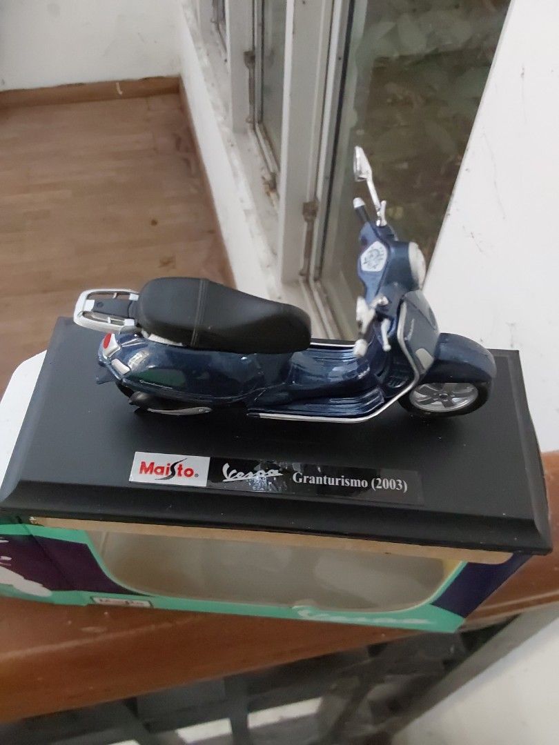 Diecast Vespa Granturismo 2003 midnight blue Maisto with stand and box like new on Carousell
