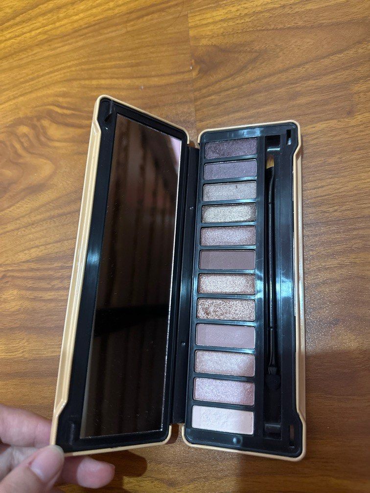 Eb12 Color Eb Advance Uncover 12 Color Eyeshadow on Carousell