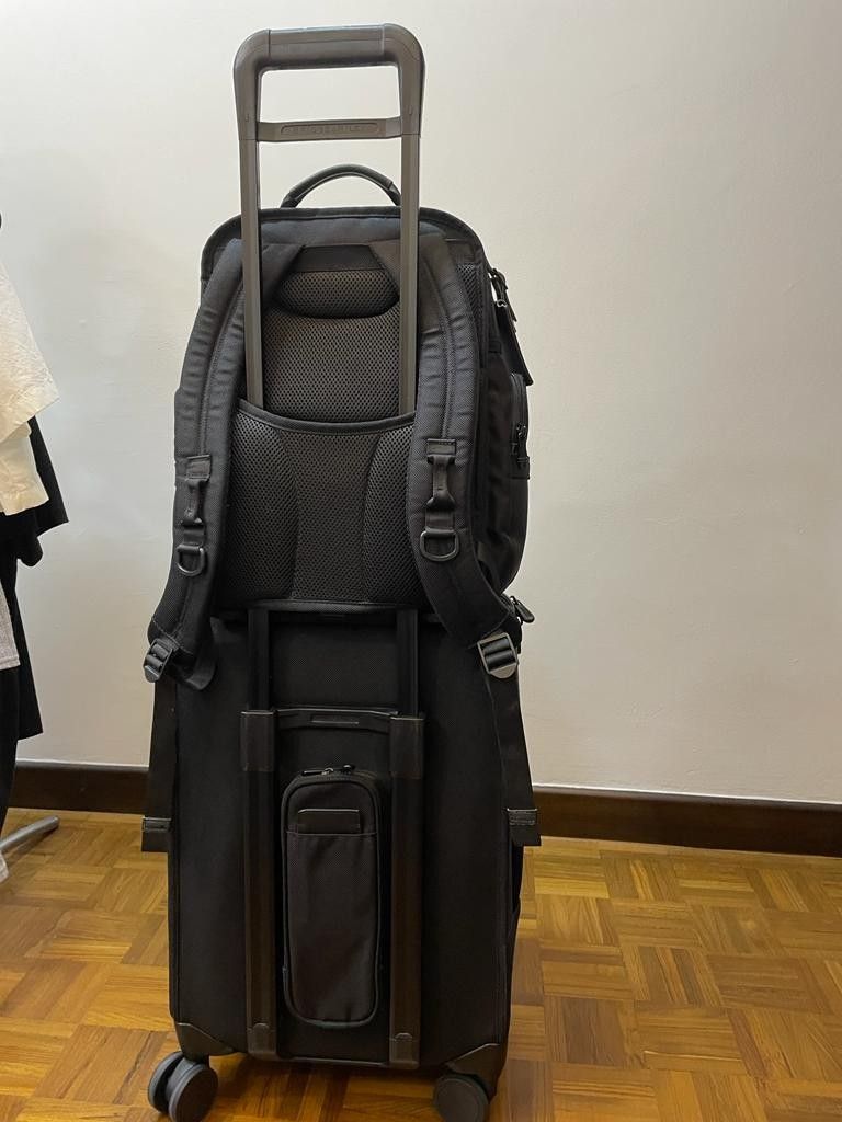 Executive carryon luggage (like Tumi), Hobbies & Toys, Travel, Luggage