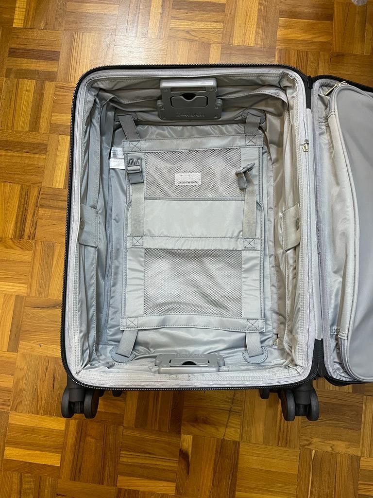 Executive carryon luggage (like Tumi), Hobbies & Toys, Travel, Luggage