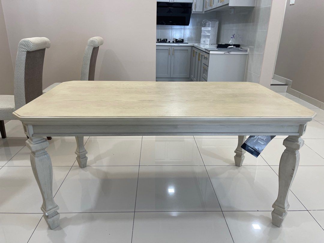 Fella design hotsell dining set