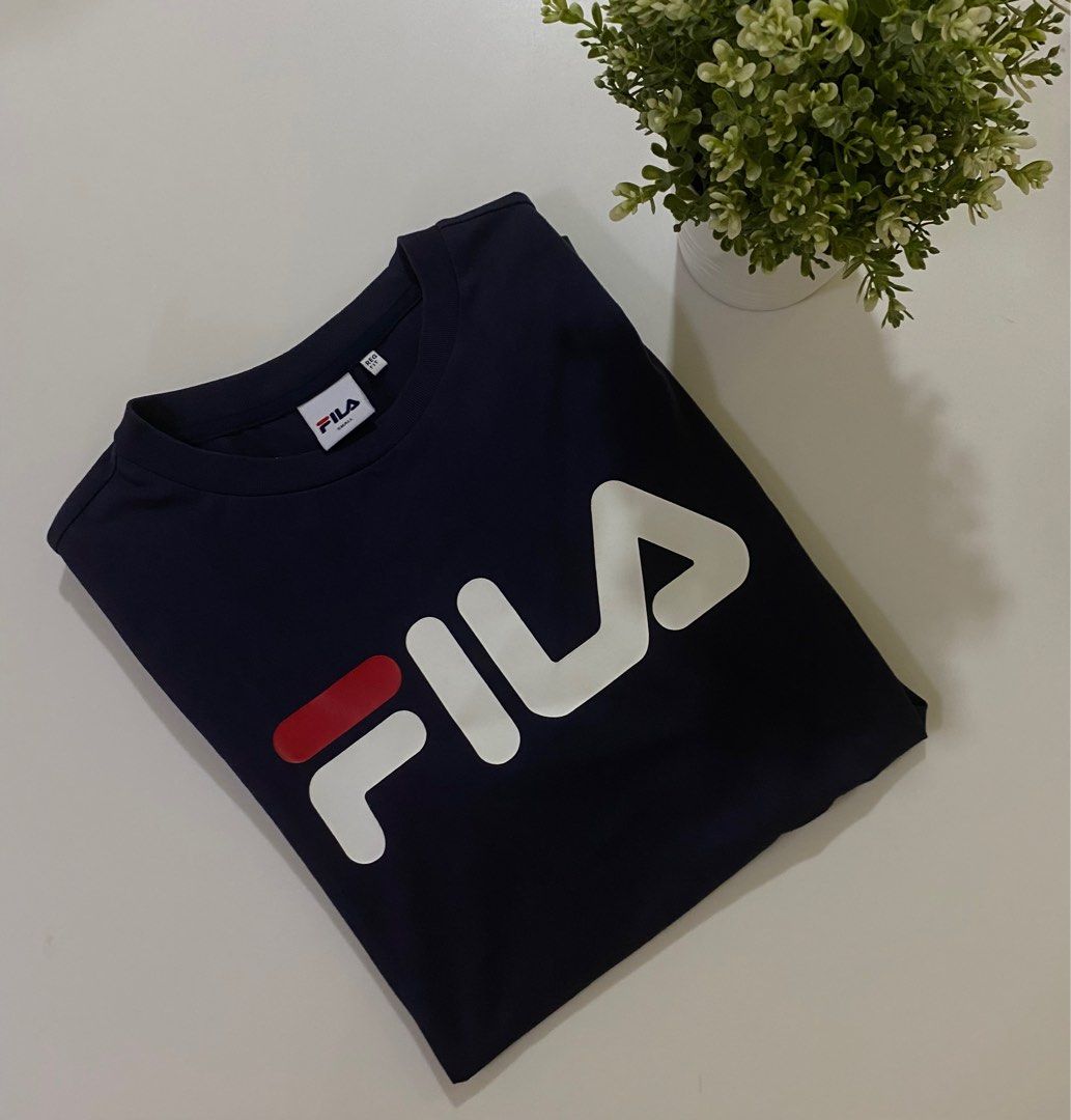 Fake store fila logo