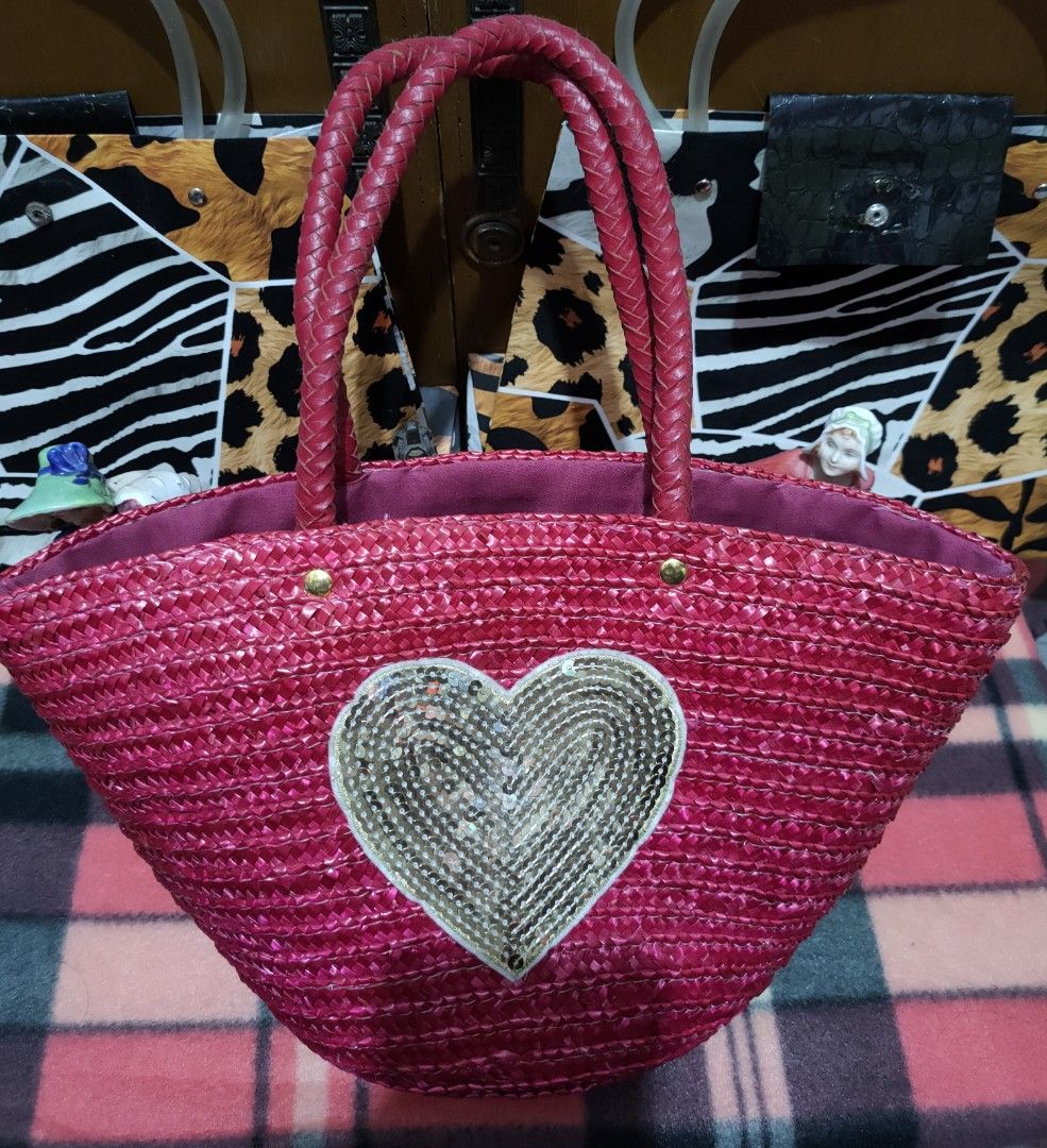 Heart crochet tote bag, Women's Fashion, Bags & Wallets, Tote Bags on  Carousell