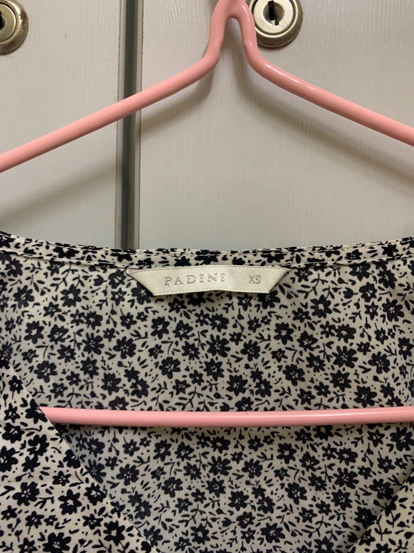 Flower blouse (Category: Blouses) located in Kuala Lumpur. Submitted by naddyprloved (Listing ID 1237641537, Image 3). Description: Size xs Only wear it twice .
