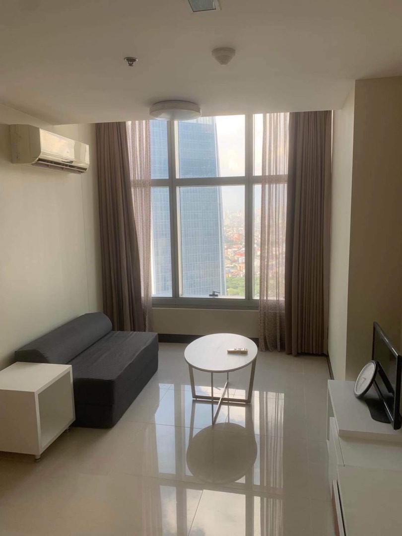 GOOD DEAL 1 Bedroom One Central Makati Condo FOR SALE Furnished Clean